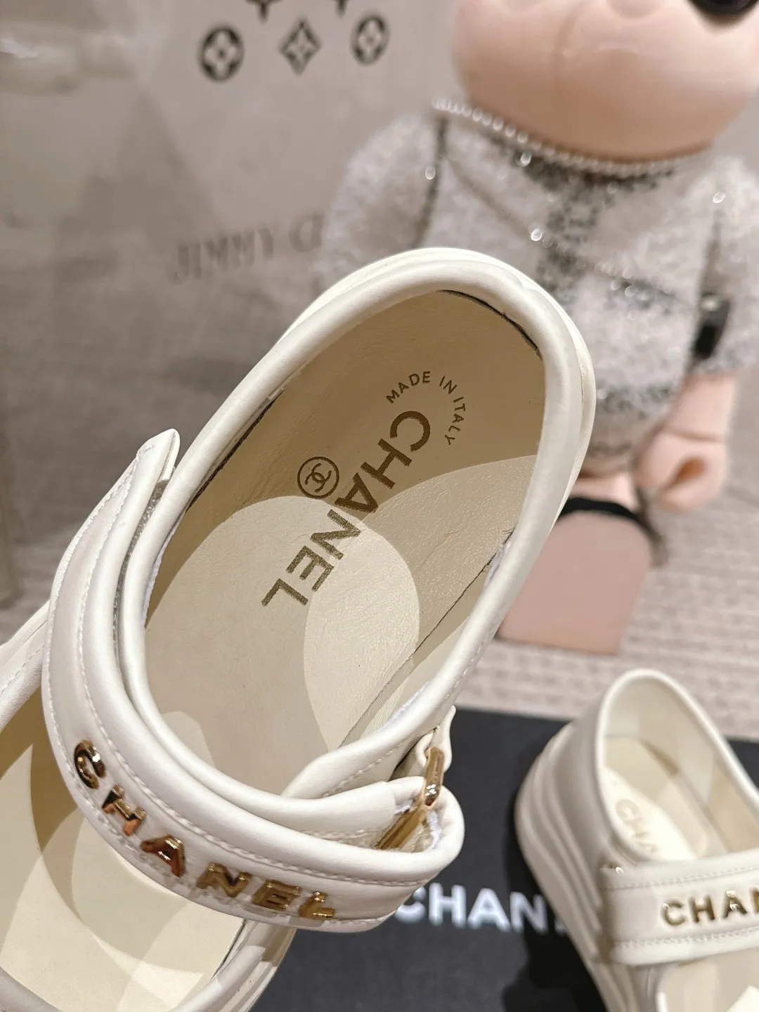 👟👟Ex-factory price 600👟👟 Chanel 25k new counter shoes, ceiling top quality [proud] This shoe is really a lucky star for small people, thick sole 5cm, more refined, rhombus, slim legs, the key is very comfortable upper foot: imported cowhide, lining: leather lining, outsole: genuine molded TPU outsole ~ 5cm heel height Size: 35-40 (41 made to order, non-refundable)